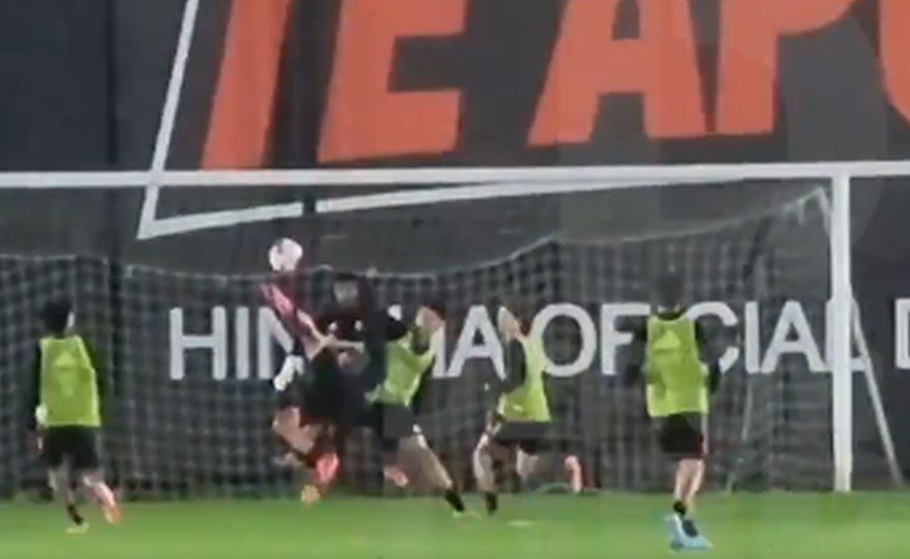 El golazo de chalaca de Archimbaud en los entrenamientos de la selección | VIDEO