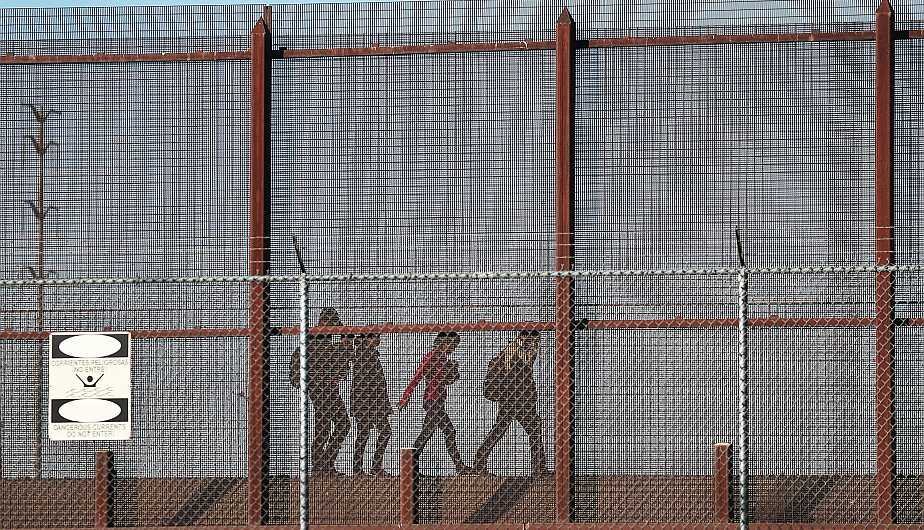 Solicitantes de asilo entre los beneficiados con la medida (Foto: AFP)