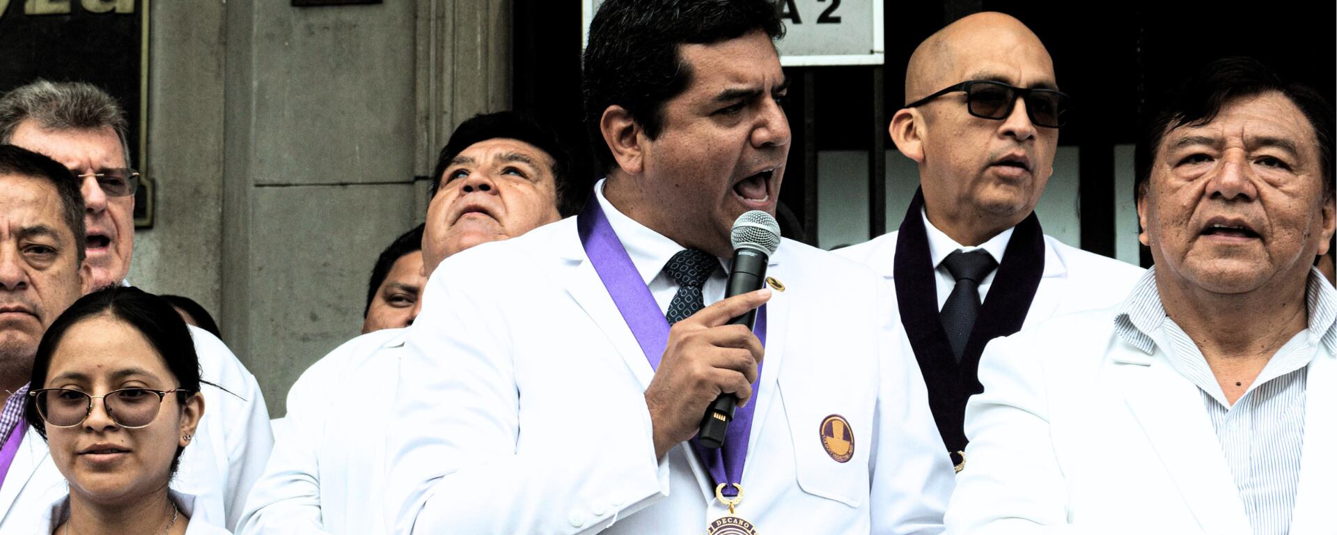 Polémica entre médicos y odontólogos por la Ley 32210: la disputa por ampliación de funciones a dentistas