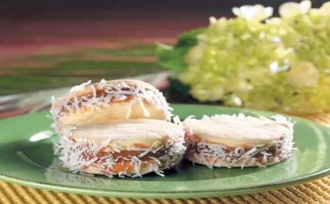 Alfajores de maicena con coco rallado