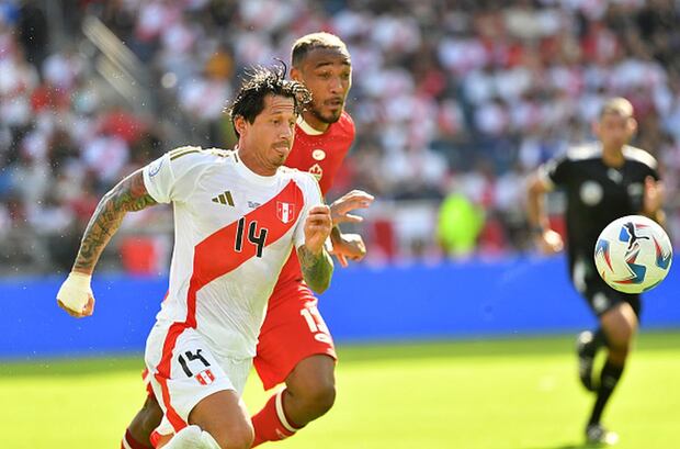 Gianluca Lapadula no tuvo una buena Copa América con la selección peruana. (Photo by Bill Barrett/ISI Photos/Getty Images)