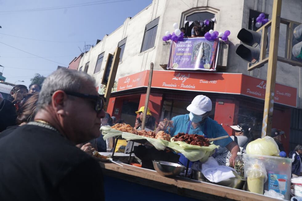 Como ya es tradición, la venta de comida no podía faltar este año. (Foto: Julio Reaño / @photo.gec)