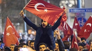 Turcos y policías holandeses se enfrentaron en Rotterdam