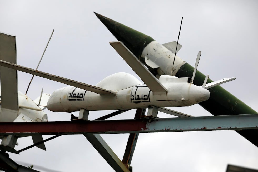 Los hutíes de Yemen han llevado a cabo un nuevo ataque con drones contra Israel , una semana después de que se lanzara su ataque con misiles balísticos y drones hacia Israel en apoyo al pueblo palestino en la Franja de Gaza en medio del conflicto en curso entre Israel y Hamás, según un comunicado de sus fuerzas militares. EFE/EPA/YAHYA ARHAB