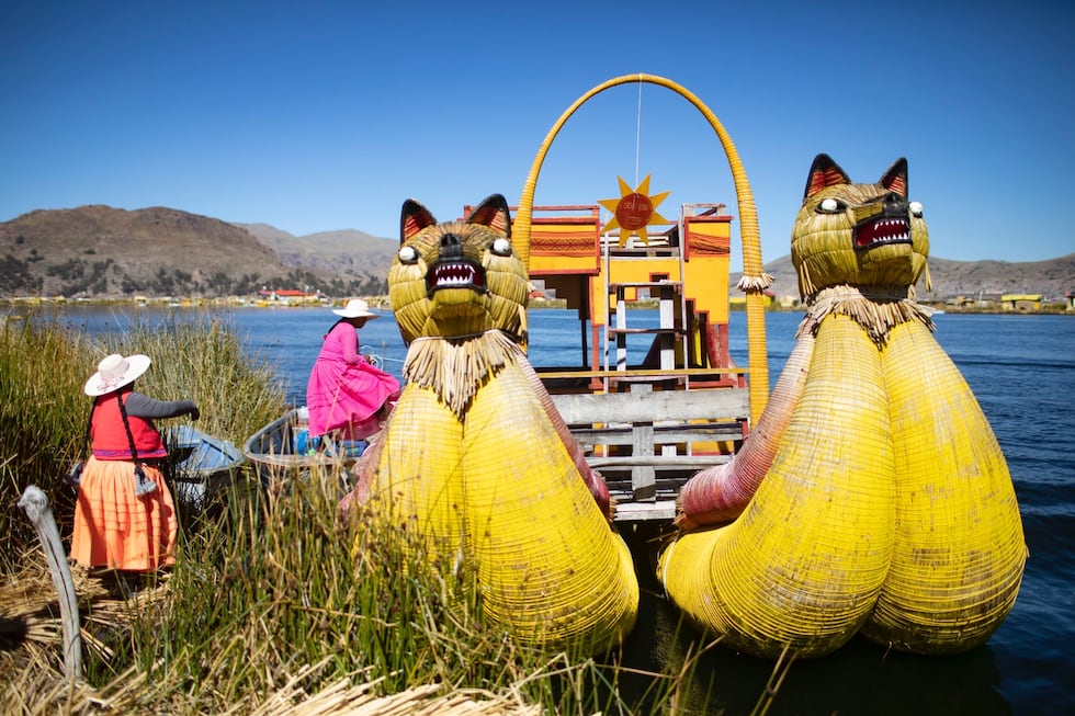 Isla de los Uros en el lago Titicaca, Puno.