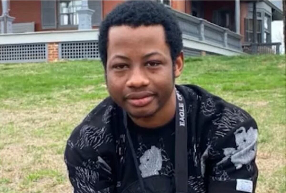 Mamadou Mouctar Diallo fue detenido por ICE tras una audiencia migratoria en Federal Plaza, generando protestas en Nueva York. | Crédito: YouTube FOX 5 New York