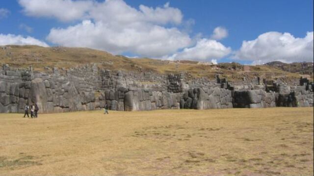 Cusco: incendio puso en riesgo el Parque Arqueológico de Sacsayhuamán