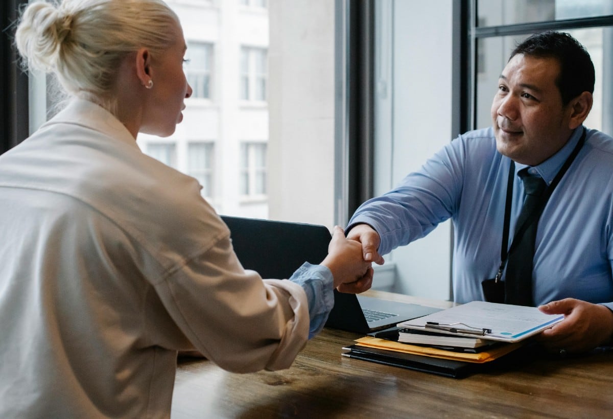 FRASES | Festeja el onomástico de tu jefe con frases que transmiten aprecio y buenos deseos. (Pexels)