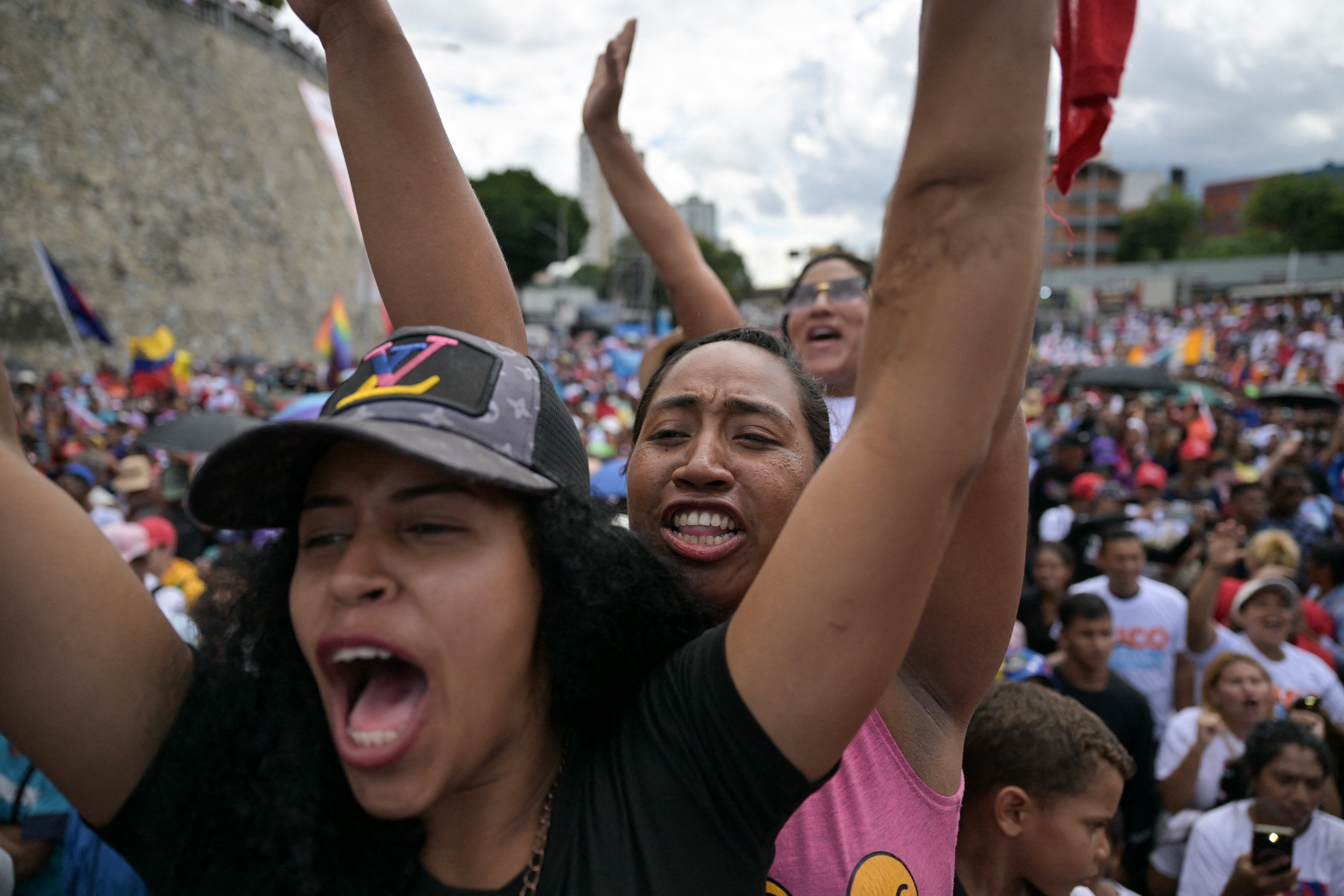 Los partidarios del presidente venezolano Nicolás Maduro asisten a un mitin de campaña en Caracas el 18 de julio de 2024. (Foto de Juan BARRETO / AFP).