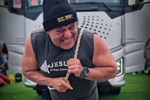 “Mi fuerza no radica en los músculos, sino en la fe”: Pepe Selem, el peruano que arrastra camiones a los 60 años y fue elegido por Stan Lee para ser un ‘superhumano’