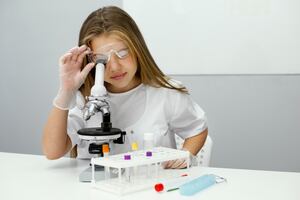 “Empezó de niña, a través de mi curiosidad”: científicas nos cuentan cómo ha sido su trayectoria en el Día de la Mujer y la Niña en la Ciencia