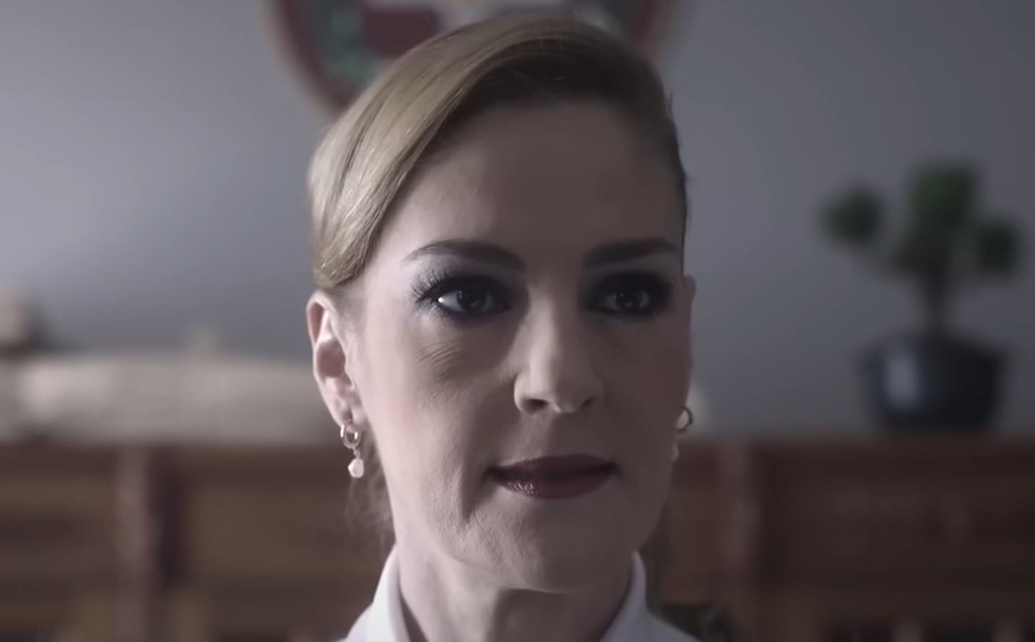 Chantal Adere como Ramona en la serie mexicana "Pacto de silencio. La actriz saltó a la fama como cantante, pero también por sus trabajos en "Marimar" y "La usurpadora" (Foto: Netflix)