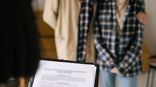 ¿El esposo o esposa puede quedarse con la herencia de tus padres? Conoce la respuesta legal