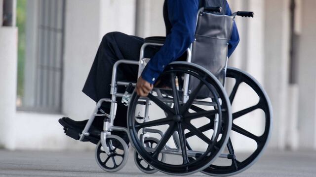 Quienes cuiden a personas discapacitadas tendrán licencia con goce de haber si no logran acuerdo con empleador