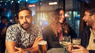 El síndrome del amigo fantasma: ¿por qué algunos amigos desaparecen cuando se enamoran?