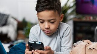 Las duras críticas que recibió una madre por comprarle un smartphone a su hijo de 3 años