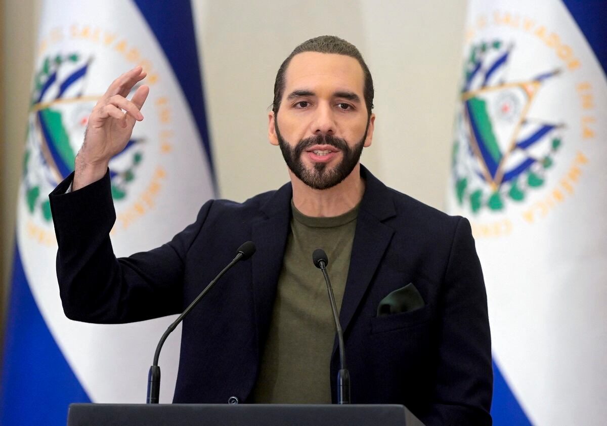 El presidente de El Salvador, Nayib Bukele, habla durante una conferencia de prensa en la Casa Presidencial de San Salvador el 28 de julio de 2023. (Foto de Oscar Rivera / AFP)