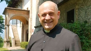 Sacerdote italiano falleció luego de renunciar a respirador para que alguien más viviera