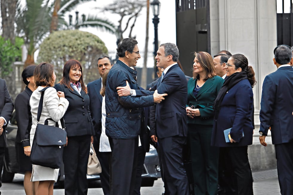 Salvador del Solar y Martín Vizcarra durante la mañana del 30 de septiembre del 2019, antes de que el primero pida la cuestión de confianza ante el Congreso.