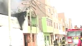 San Martín de Porres: reportan incendio en depósito de productos de zapatería | VIDEO 