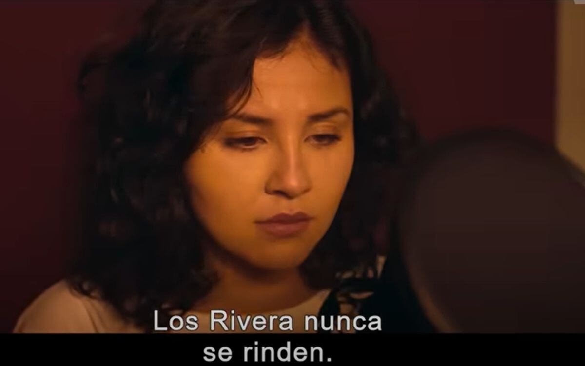 Cuando la cantante recuerda las palabras de su progenitor: "Los Rivera nunca se rinden" en "Jenni" (Foto: ViX)