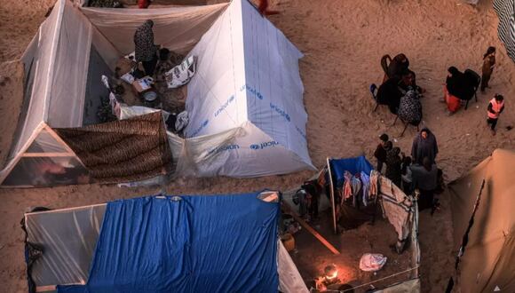 Campamentos de tiendas de campaña para palestinos desplazados en Rafah, cerca de la frontera con Egipto, el 31 de diciembre (Foto: AFP)