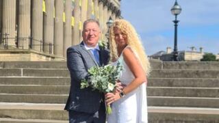 Los médicos descartaron sus síntomas como “menopausia”: en realidad tenía cáncer