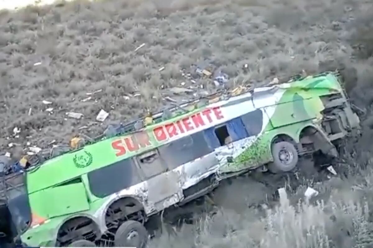 El accidente de tránsito se registró en el kilómetro 86 en Yura, en la carretera Arequipa – Puno, la madrugada de este viernes 19 de julio. Foto: captura Canal N