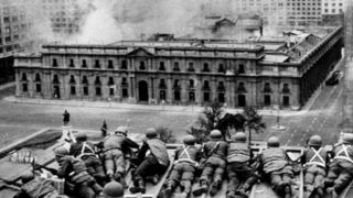 “A 50 años del golpe contra Allende, la sociedad chilena está congelada… Estamos caminando en puntillas”