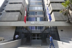 CCL insta a EsSalud a pagar deudas de más de S/400 millones a sus proveedores