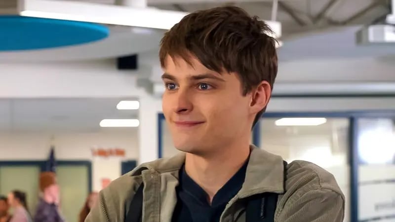 Corey Fogelmanis interpreta a Nathan Walter en la serie británica "My Life with the Walter Boy" (Foto: Netflix)