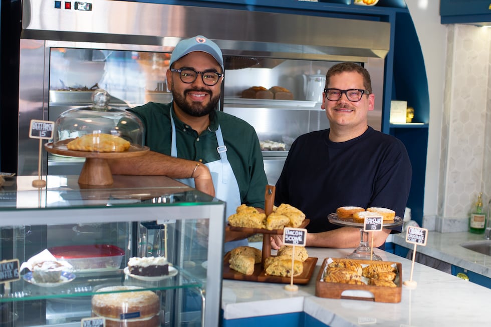 Kristopher Collins y su esposo Francis, creadores y dueños de The Gay Baker.