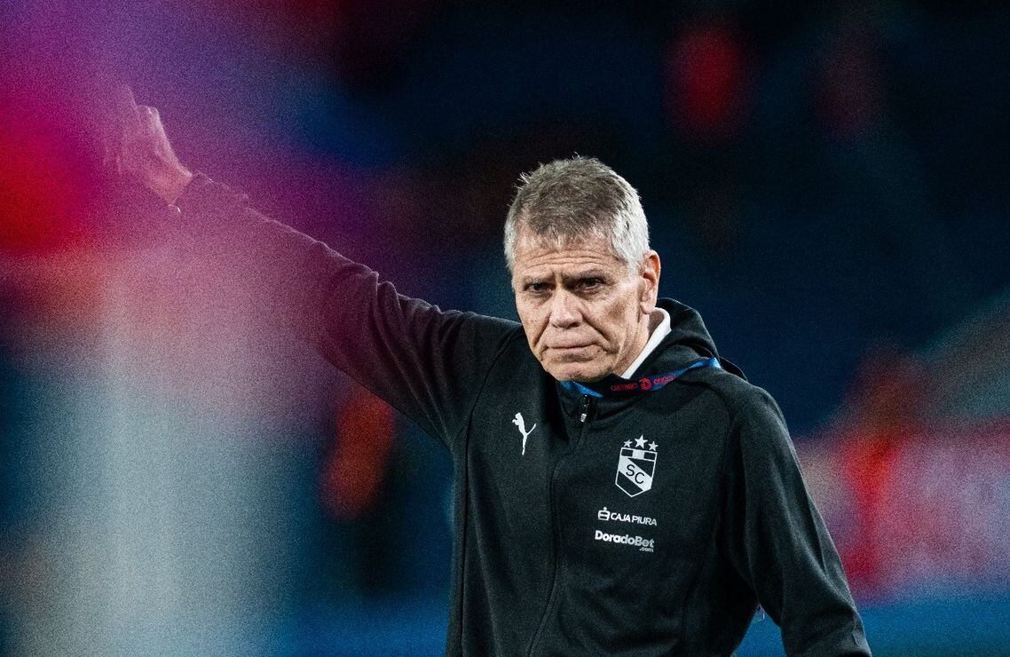 El entrenador de Sporting Cristal valoró el empate de visita ante Cerro Porteño, pero reconoció que tiene mucho por trabajar en el equipo.