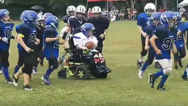 Facebook: Niño con parálisis cerebral logró anotar en partido de fútbol americano y video es viral| FOTOS | VIDEO
