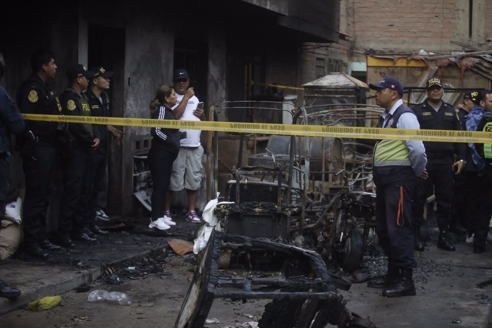 Cercado de Lima: incendio cerca a paradero Gamarra deja al menos dos muertos y afectados dicen que fue provocado por extorsionadores