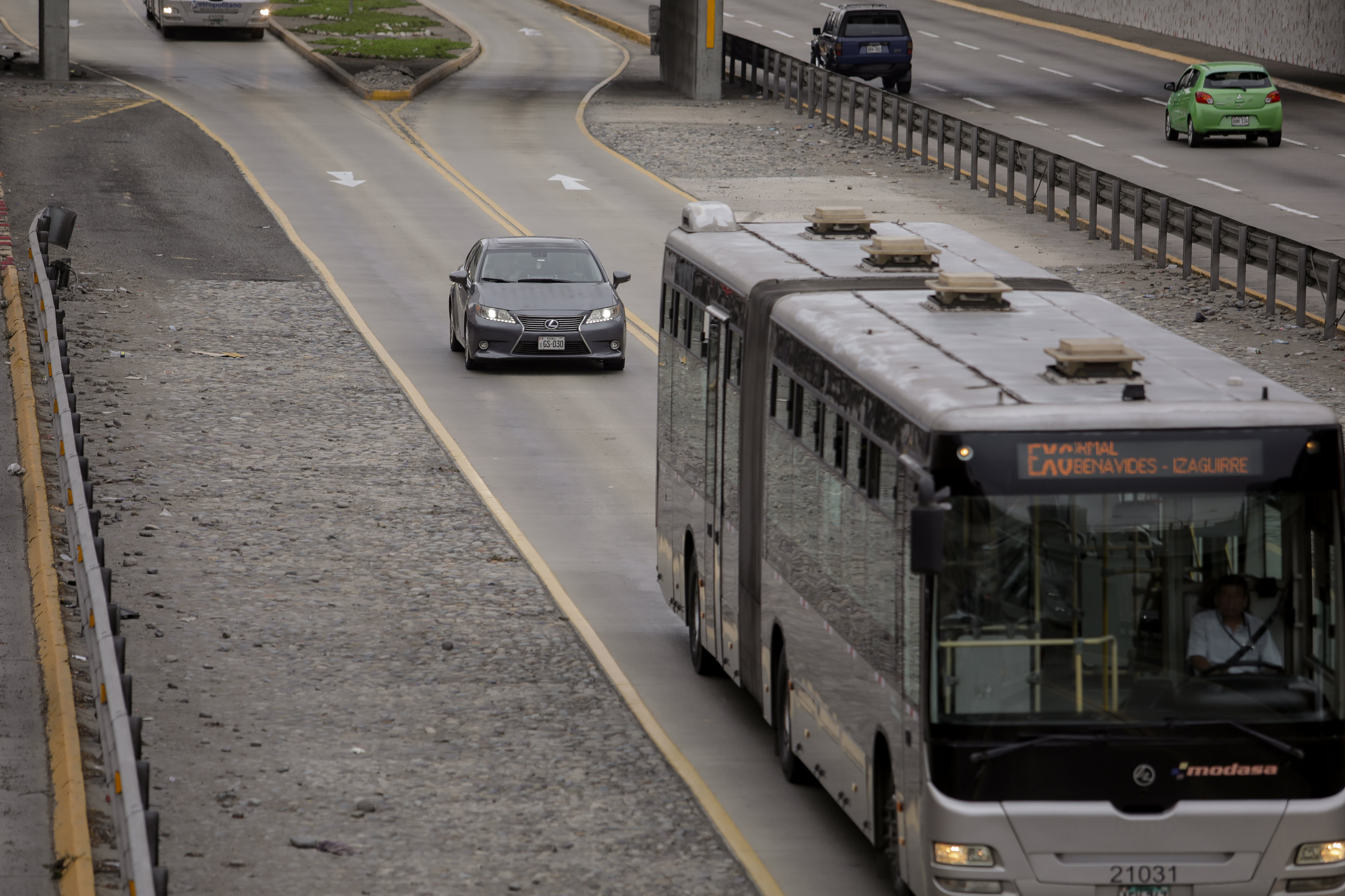 Un vehículo asignado a la Presidencia del Consejo de Ministros fue registrado movilizándose por el carril exclusivo del Metropolitano.