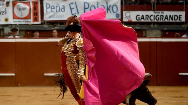 El peruano Roca Rey triunfa en la Feria taurina de Santander pese a cornada