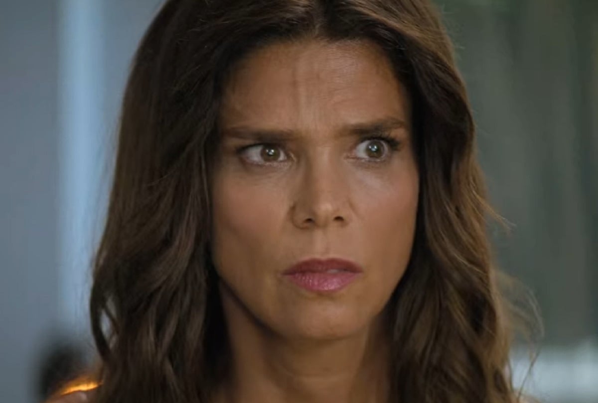 Bárbara Hidalgo (Juana Acosta) sufre un atentado tras asumir el liderazgo de la empresa familiar en la serie colombiana "Medusa" (Foto: Netflix)