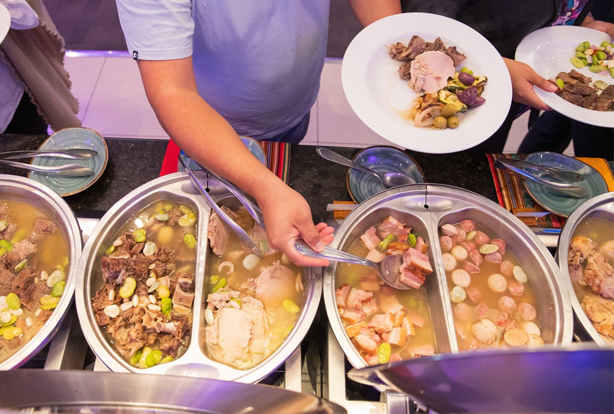 Uno de los principales atractivos del buffet del histórico sancochado es la gran variedad de carnes que incluye.