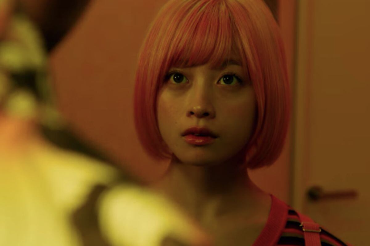 Kanna Hashimoto interpreta a Kei Kikuno en la película “Violence Action” (Foto: Netflix)