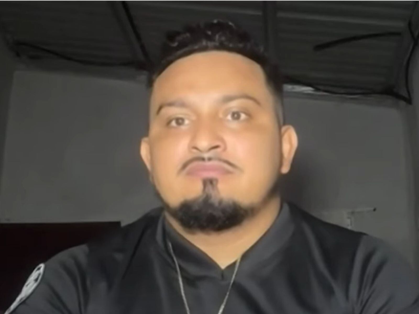 Arnold cuenta cómo es su nueva realidad tras ser deportado de Estados Unidos. (Crédito: Noticias Telemundo / YouTube)