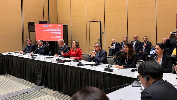 Presidenta Dina Boluarte se reune con empresarios extranjeros en la foro APEC