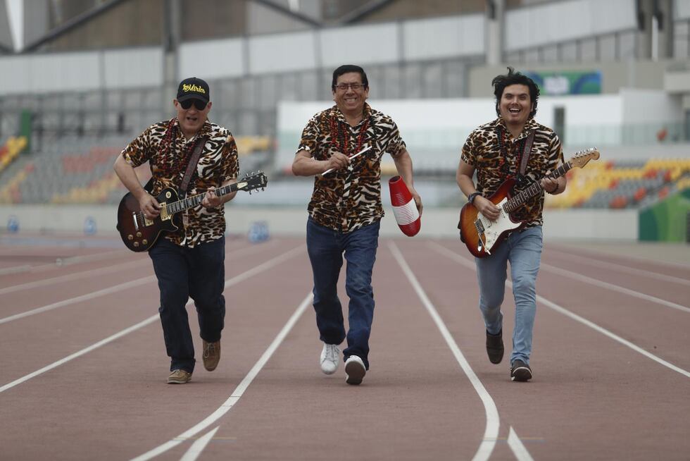 Jorge Luis Rodríguez, hijo de uno de los fundadores, ha sido designado hace unos años como el encargado de preservar vivo el legado de Los Mirlos. El joven ha estudiado música, toca todos los instrumentos y también canta, además, se ha encargado de gestionar los ensayos y contratos del grupo.