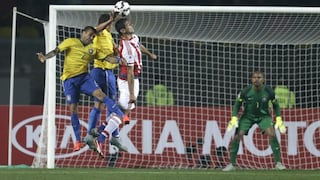 ¿Fue penal? Thiago Silva metió mano y Paraguay empató a Brasil