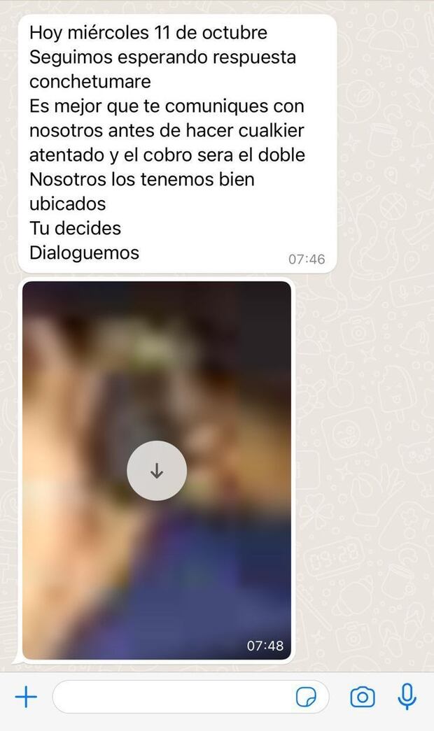 Mensaje de WhatsApp a una persona de una institución educativa extorsionada.