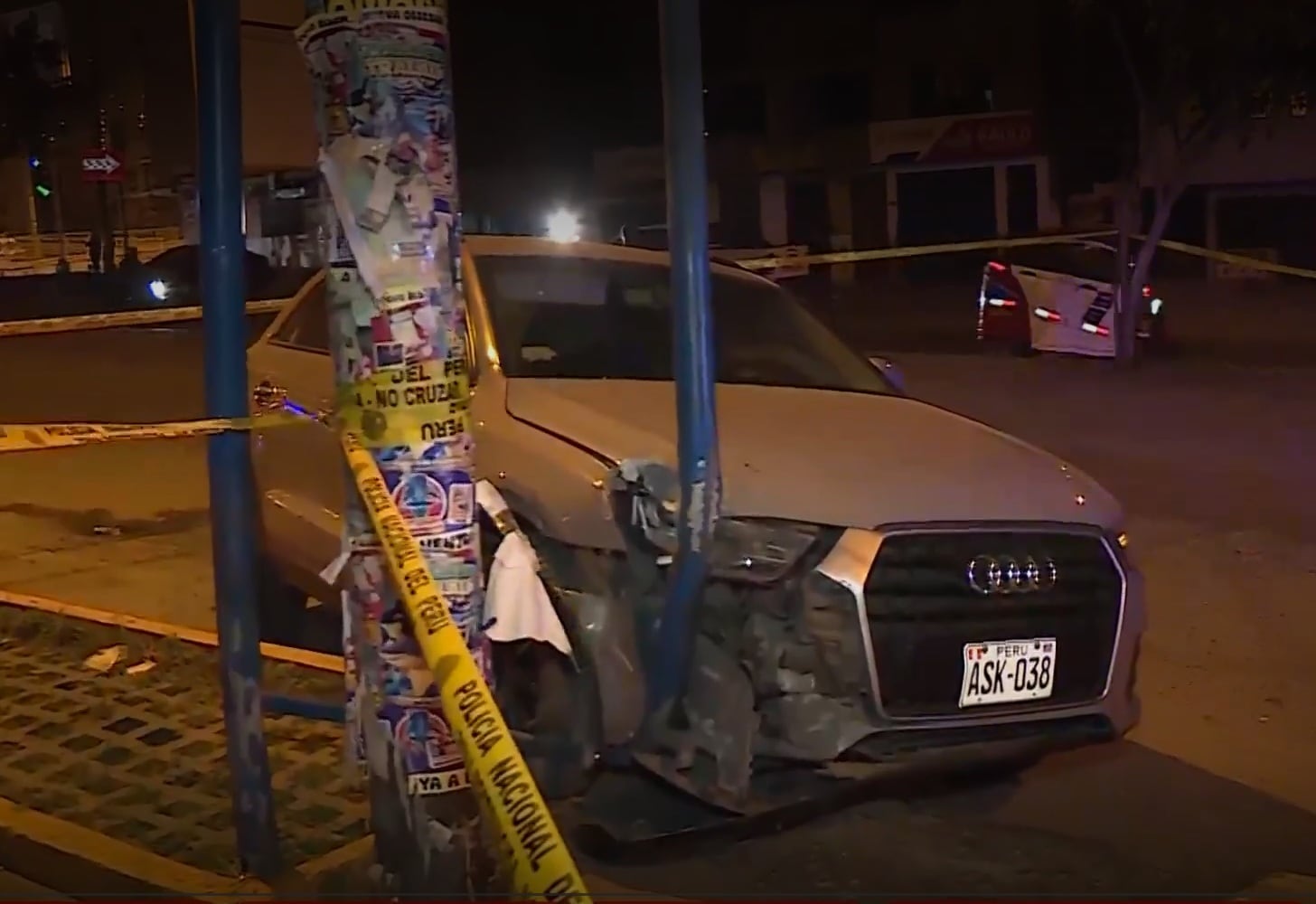 Una mujer fue asesinato dentro de su camioneta y delante de sus tres hijos en Comas. (Foto: Captura América Noticias)