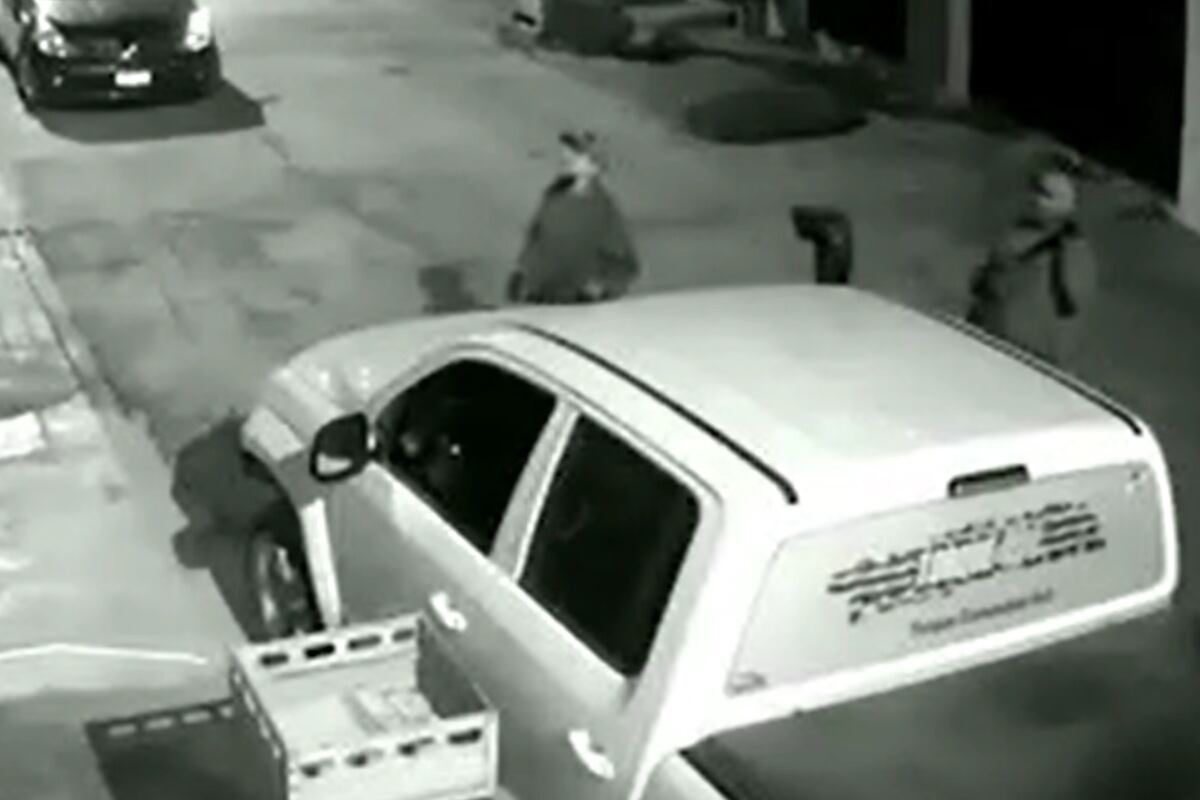 Dueños de la camioneta señalaron que los robos de autopartes en la zona son constantes. (Foto: Captura/América Noticias)