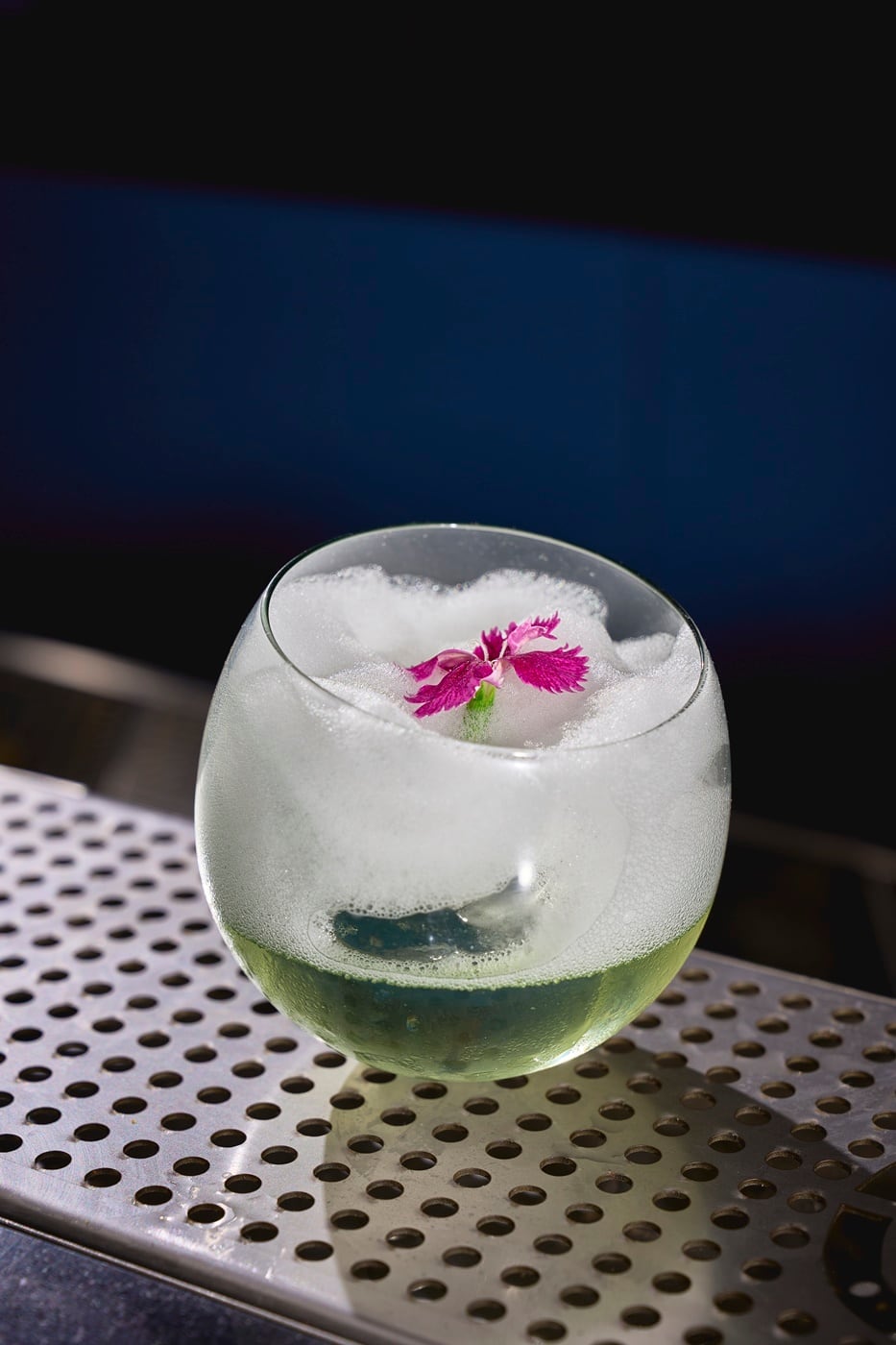 'Odette', coctel inspirado en "El lago de los cisnes", para los que prefieren bebidas dulces. Se sirve en una copa que "baila" como si fuera una bailarina.