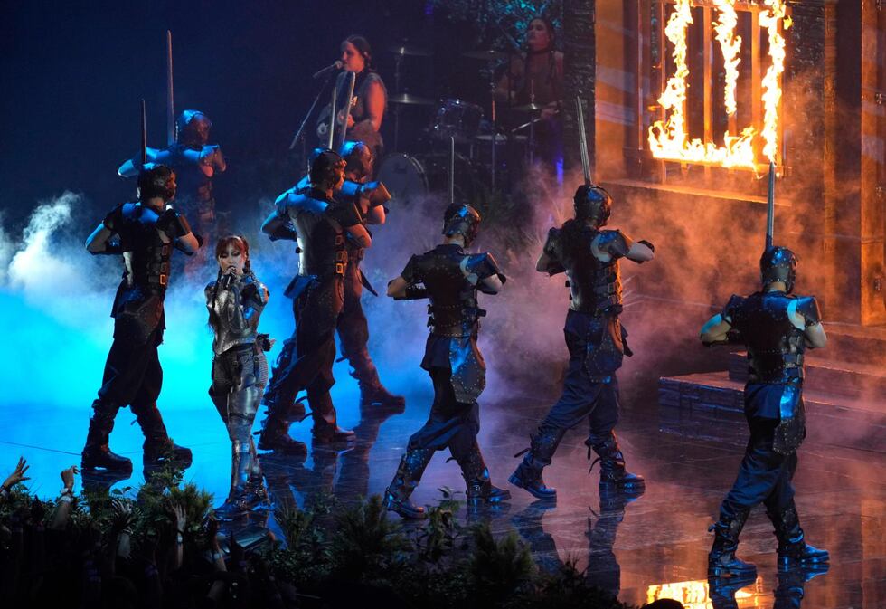 Chappell Roan ofreció un show de temática medieval y cantó su hit "Good Luck, Babe". (Foto: Agencias)