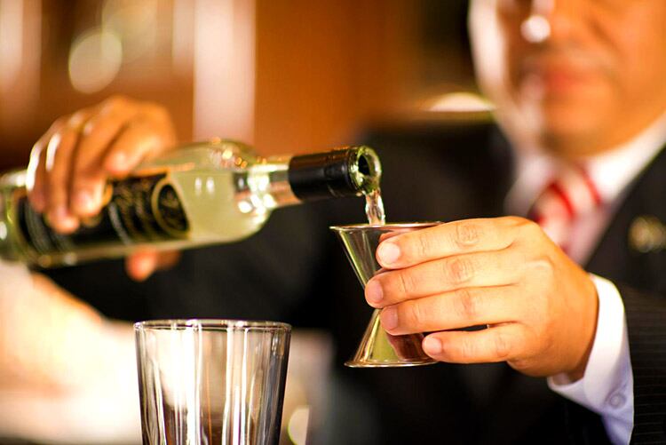 ¿Quién es el periodista chileno que fue despedido por decir que el pisco es peruano? | Esta es la historia de un comunicador que, lamentablemente, perdió su puesto laboral luego de que afirmara, en una entrevista, que el pisco era peruano y no de Chile. (Archivo)